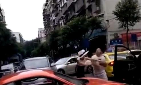 1564648578122403.jpg 鼎格暖通:重慶保時捷女車主被奇瑞車主回打,雙方已迅速和解?